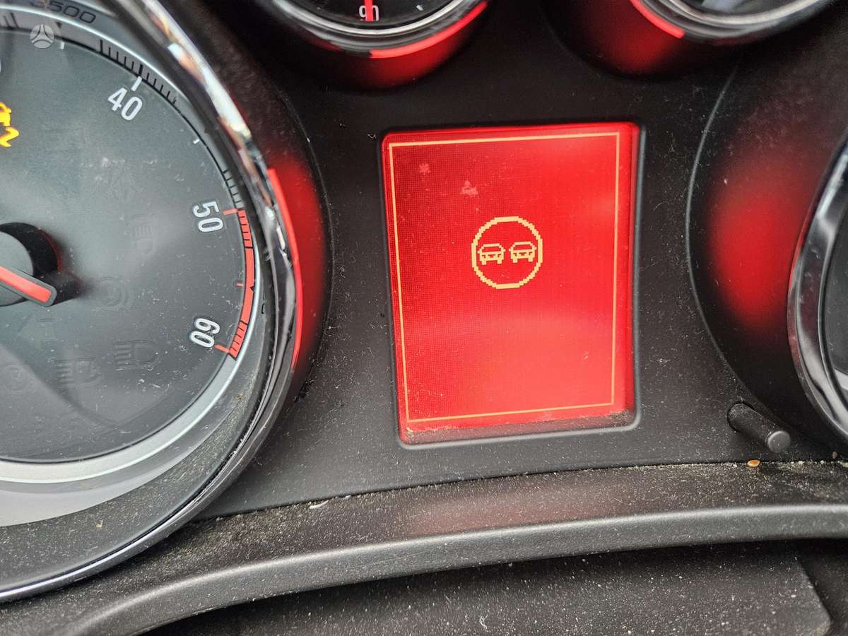 Opel Insignia 2009 — photo 12