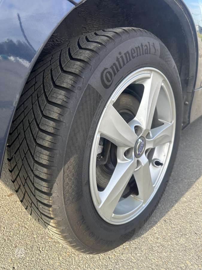 Volvo V60 2015 — photo 11