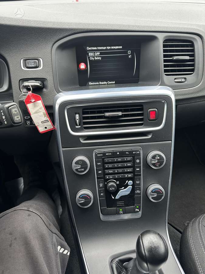 Volvo V60 2015 — photo 14