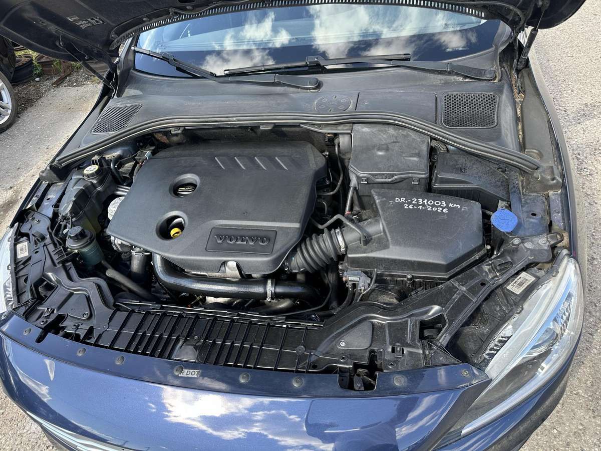 Volvo V60 2015 — photo 17
