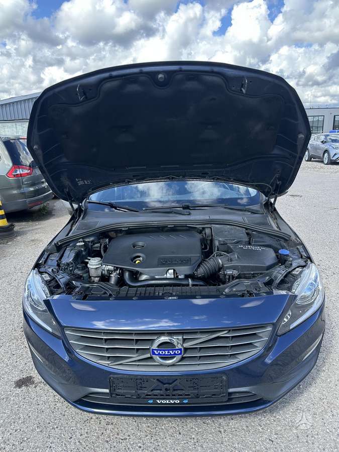 Volvo V60 2015 — photo 18