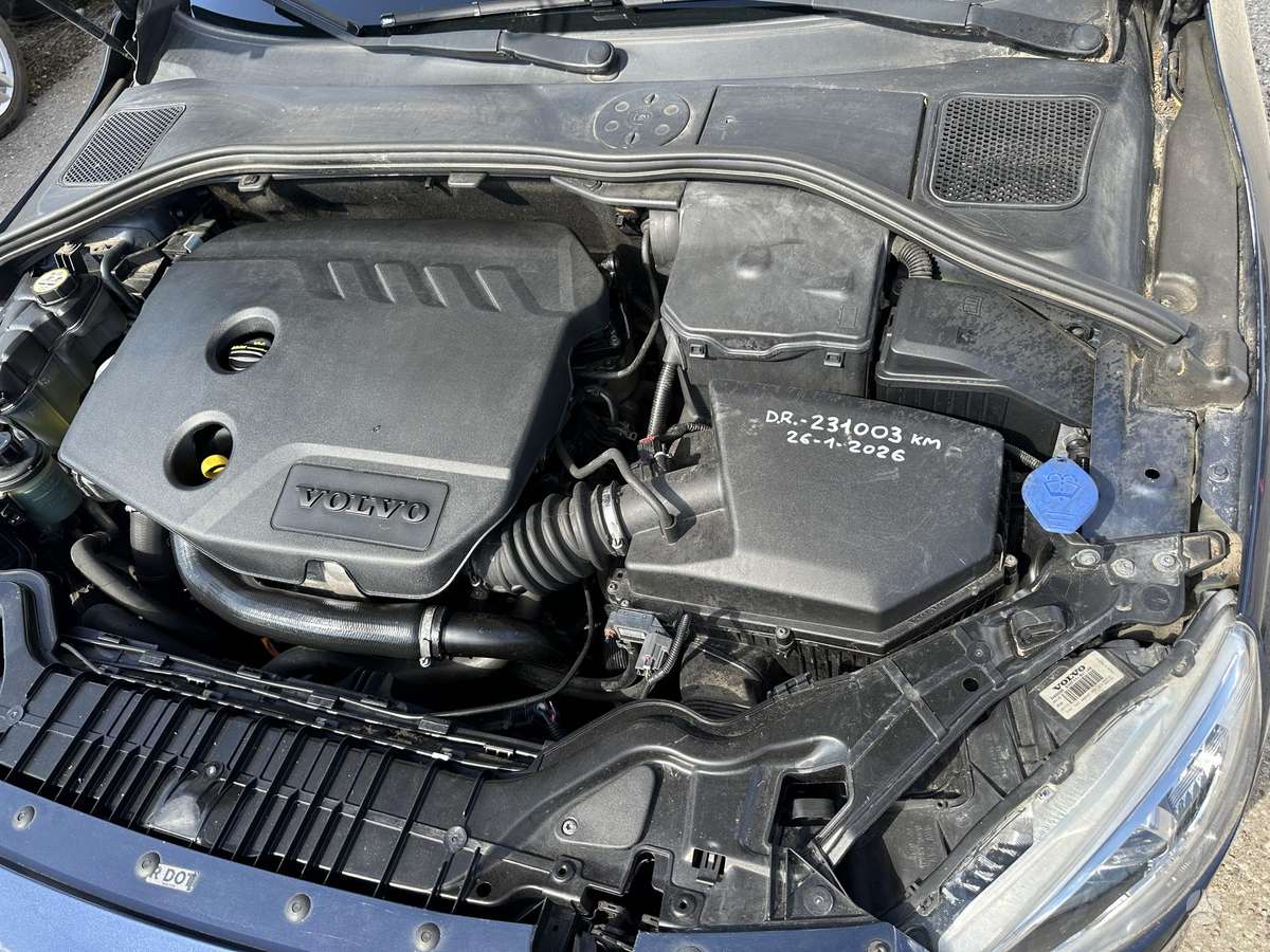Volvo V60 2015 — photo 19