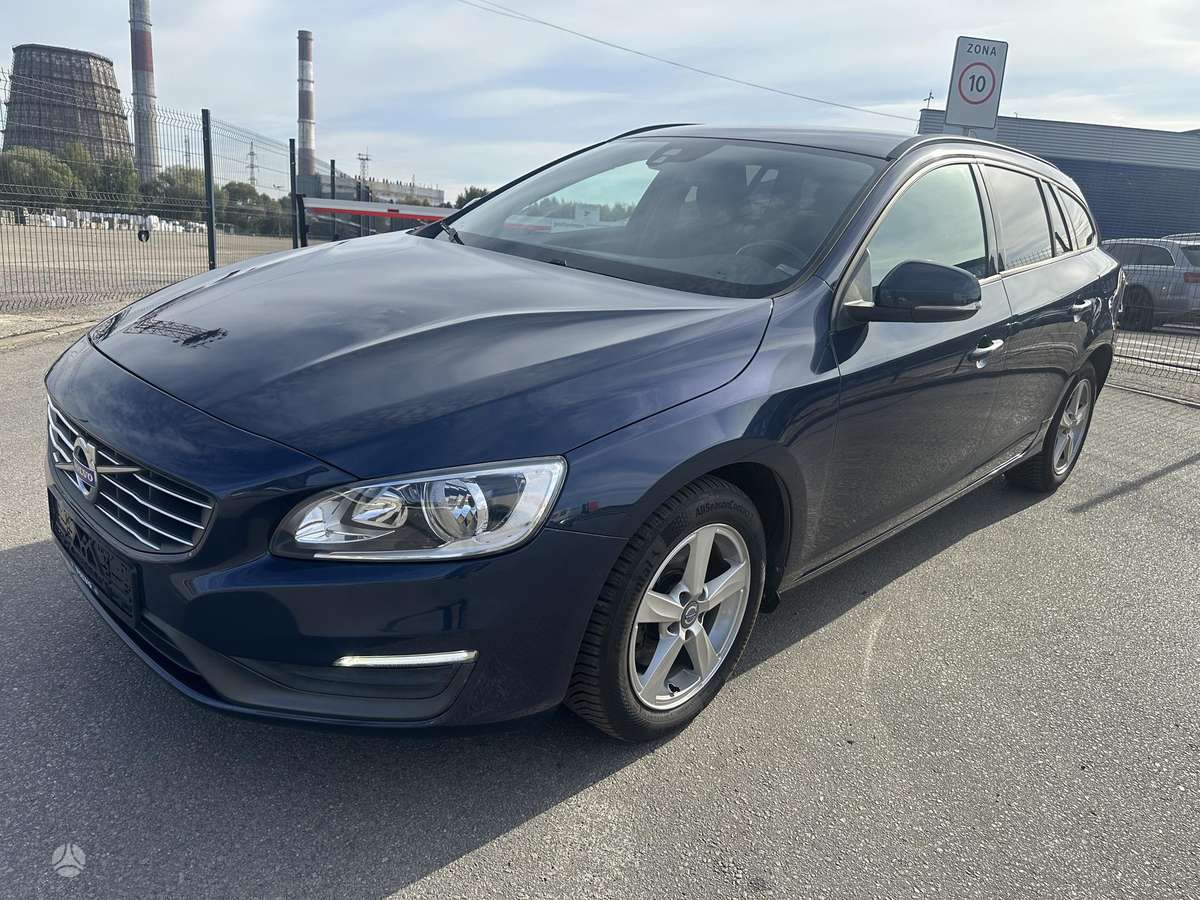 Volvo V60 2015 — rear view