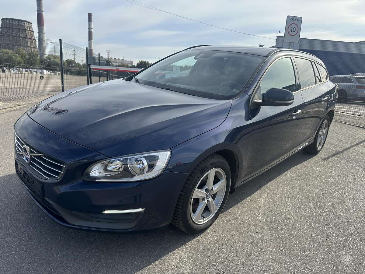 Volvo V60 2015 — photo 24