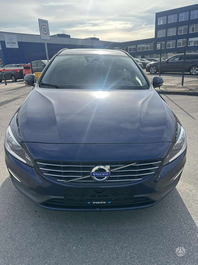 Volvo V60 2015 — interior