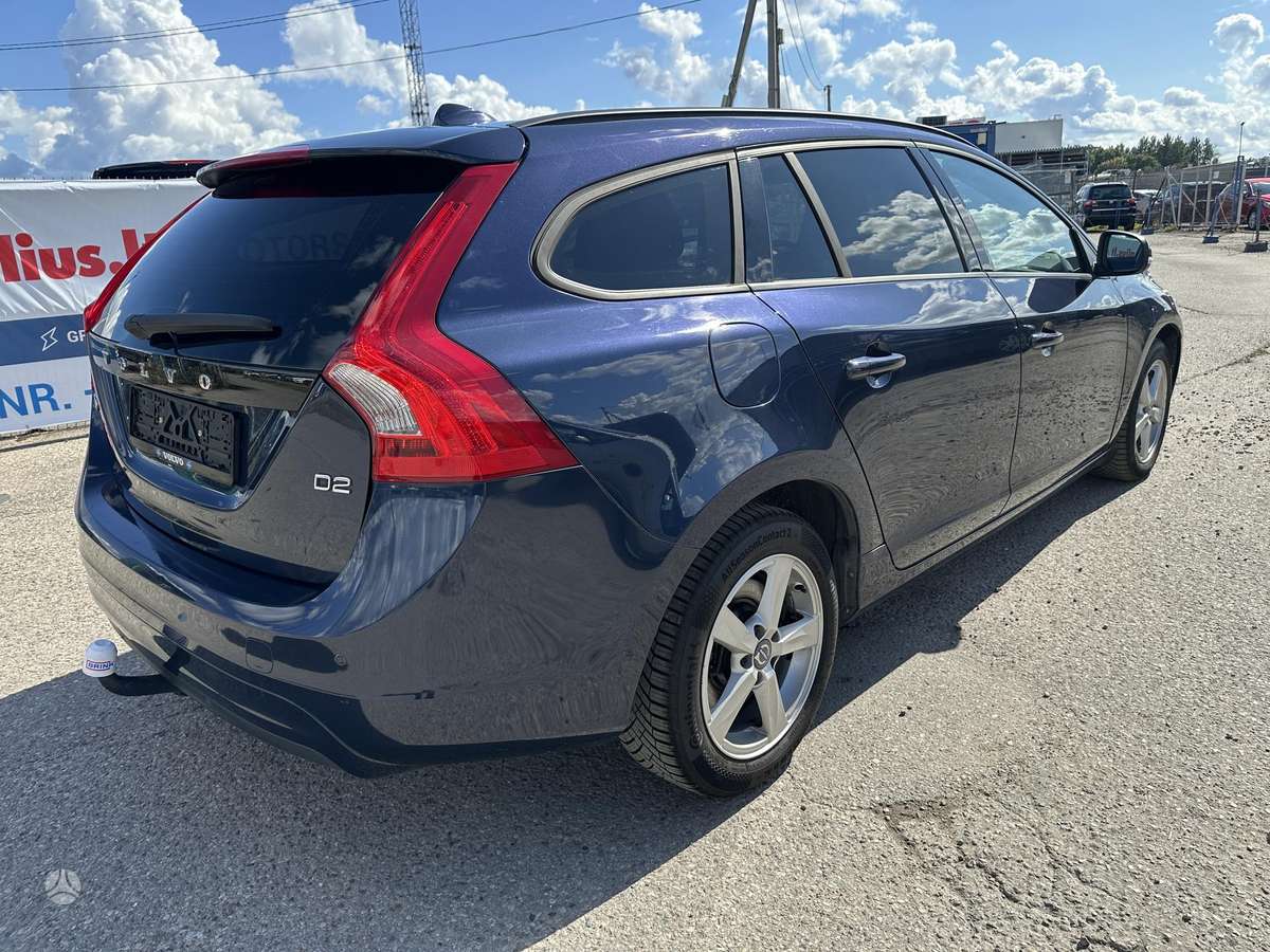 Volvo V60 2015 — photo 31