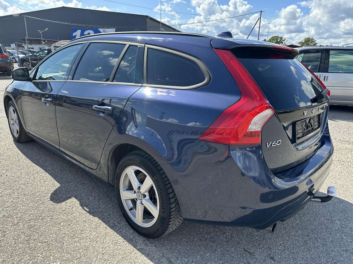 Volvo V60 2015 — photo 32
