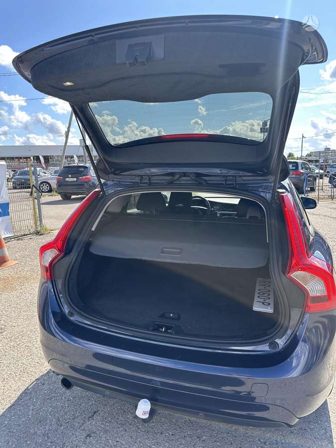 Volvo V60 2015 — photo 34