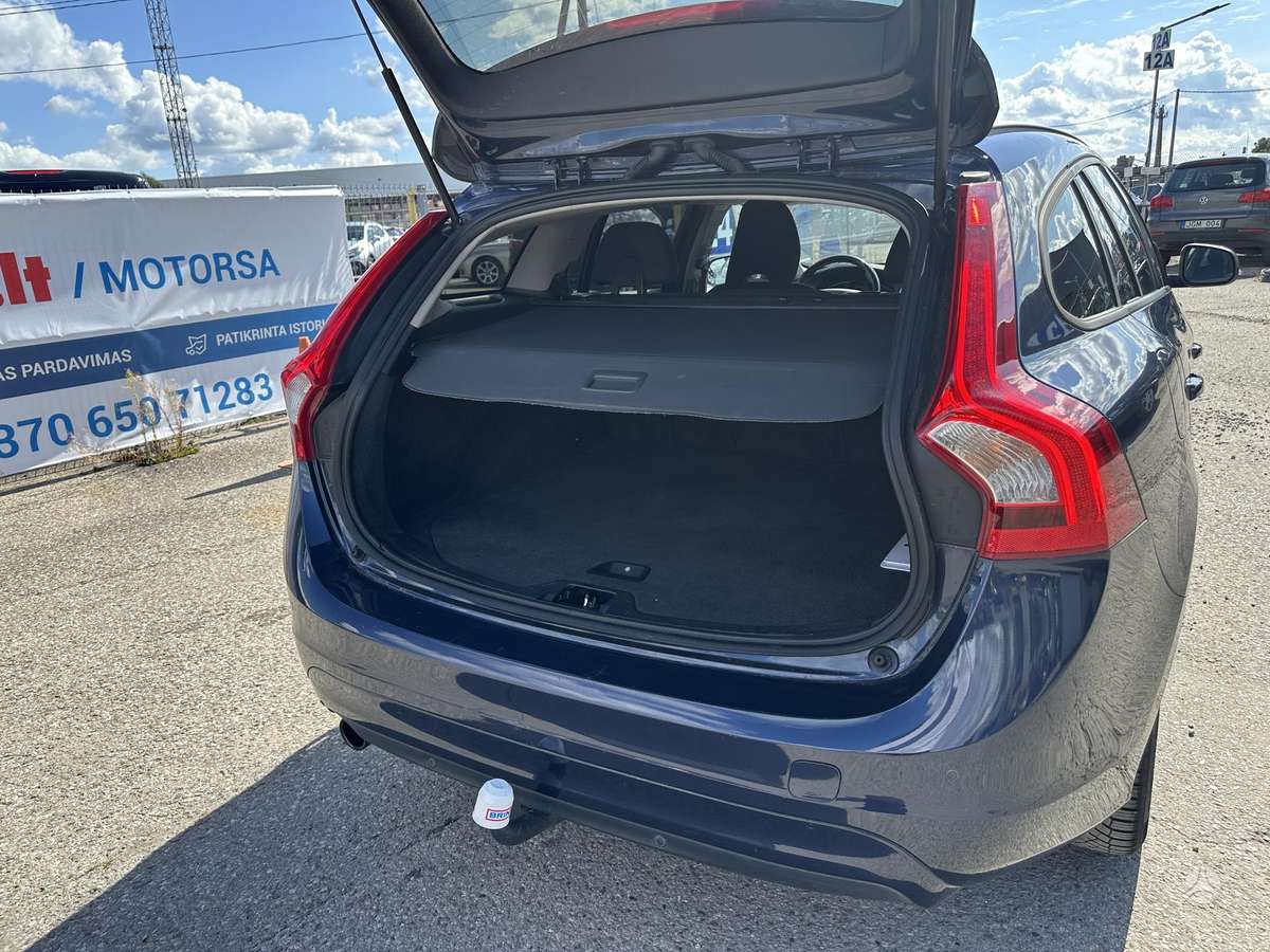 Volvo V60 2015 — photo 36