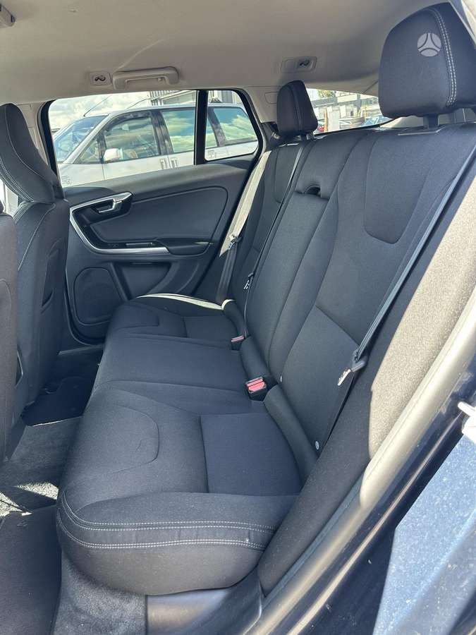 Volvo V60 2015 — photo 37