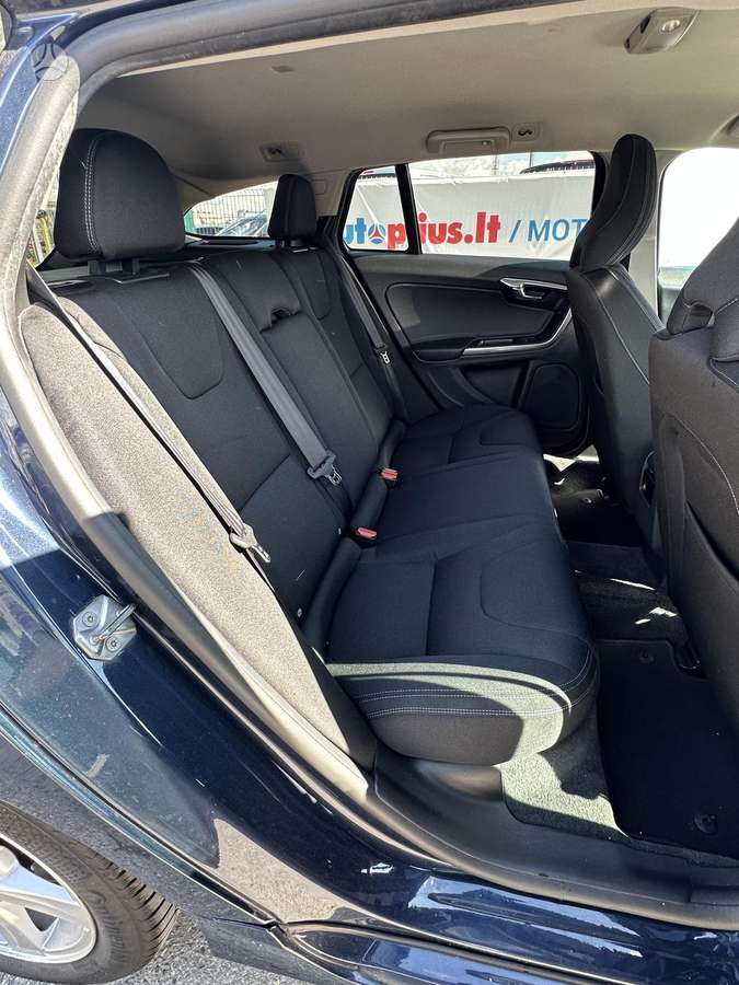 Volvo V60 2015 — photo 39