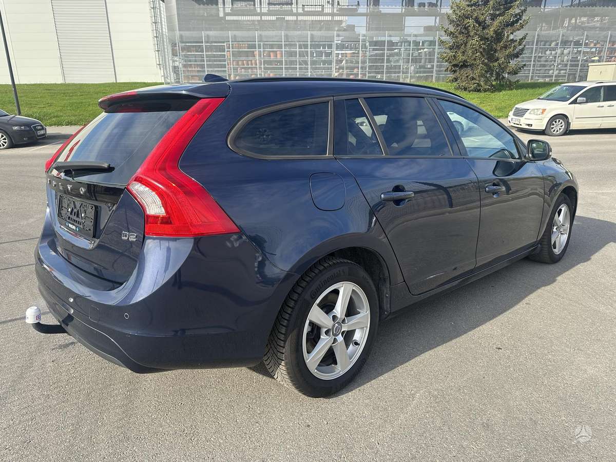 Volvo V60 2015 — engine 1560 cm³, 114 HP (84kW)
