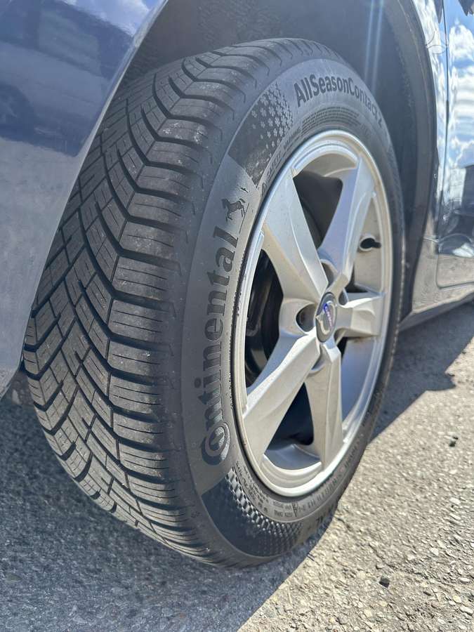 Volvo V60 2015 — photo 48