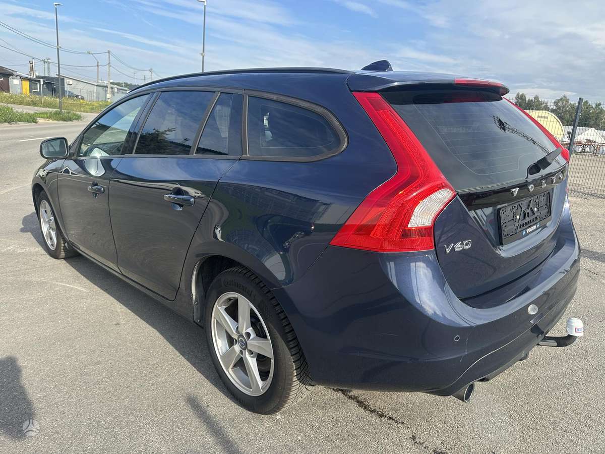 Volvo V60 2015 — photo 6