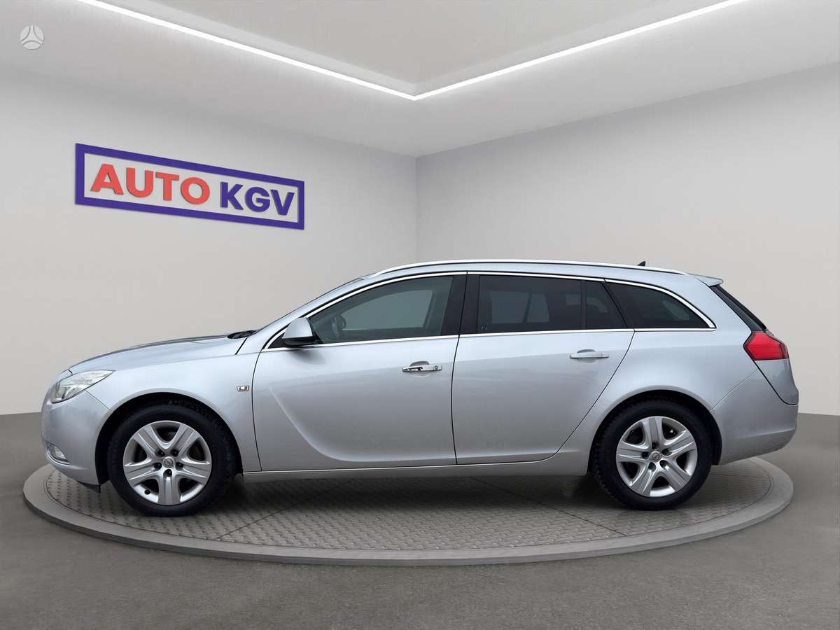 Opel Insignia 2010 — вигляд ззаду