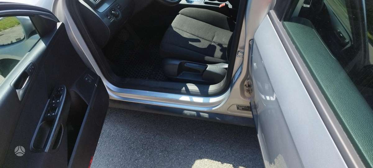 Volkswagen Passat 2010 — photo 12