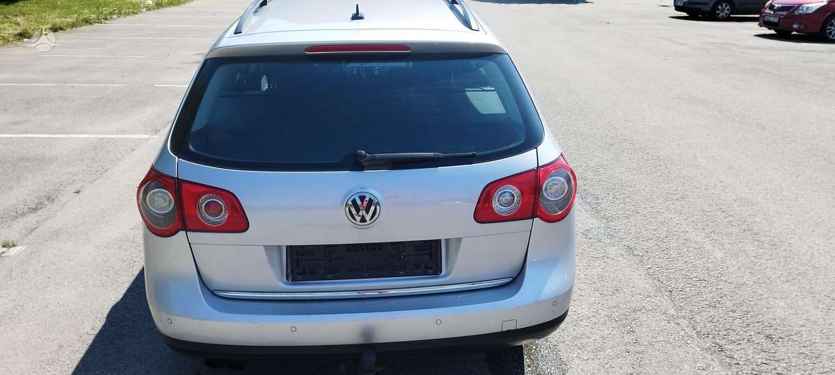 Volkswagen Passat 2010 — interior