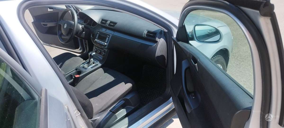 Volkswagen Passat 2010 — photo 8
