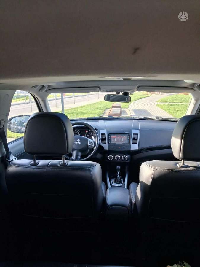 Mitsubishi Outlander 2011 — photo 17
