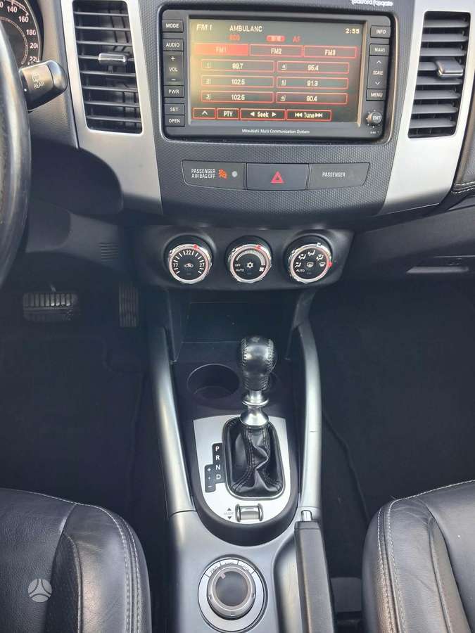 Mitsubishi Outlander 2011 — photo 19