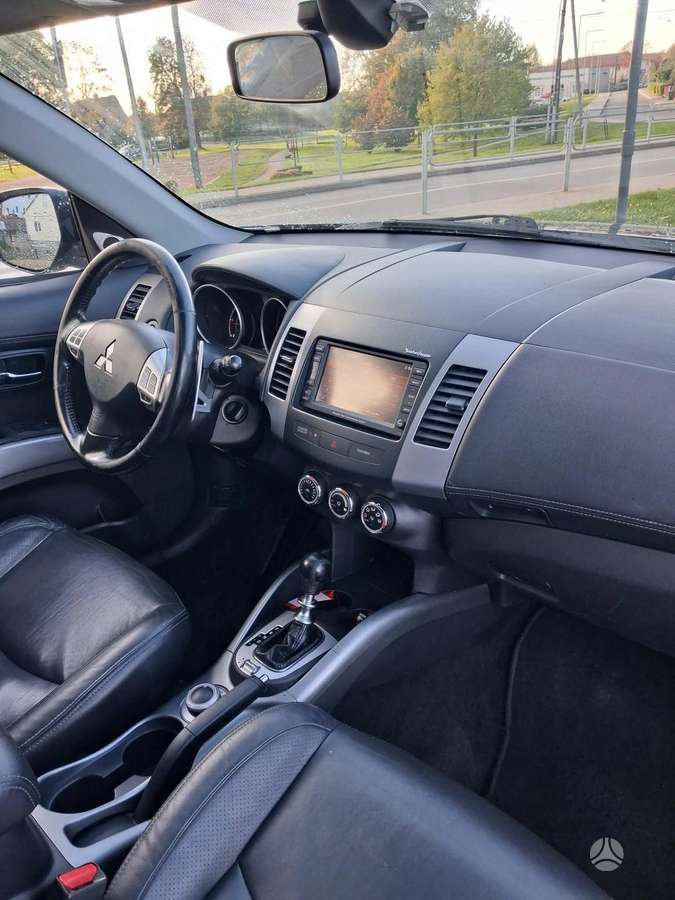 Mitsubishi Outlander 2011 — photo 20