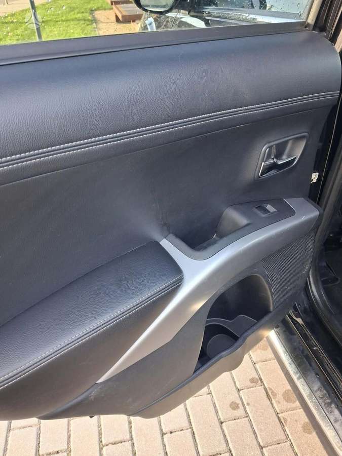 Mitsubishi Outlander 2011 — photo 24