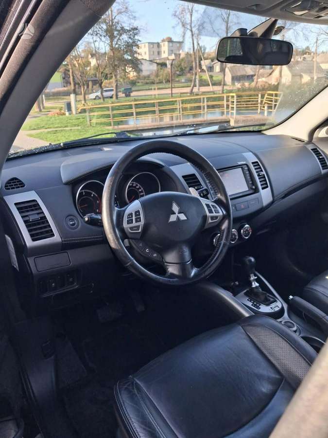 Mitsubishi Outlander 2011 — photo 27