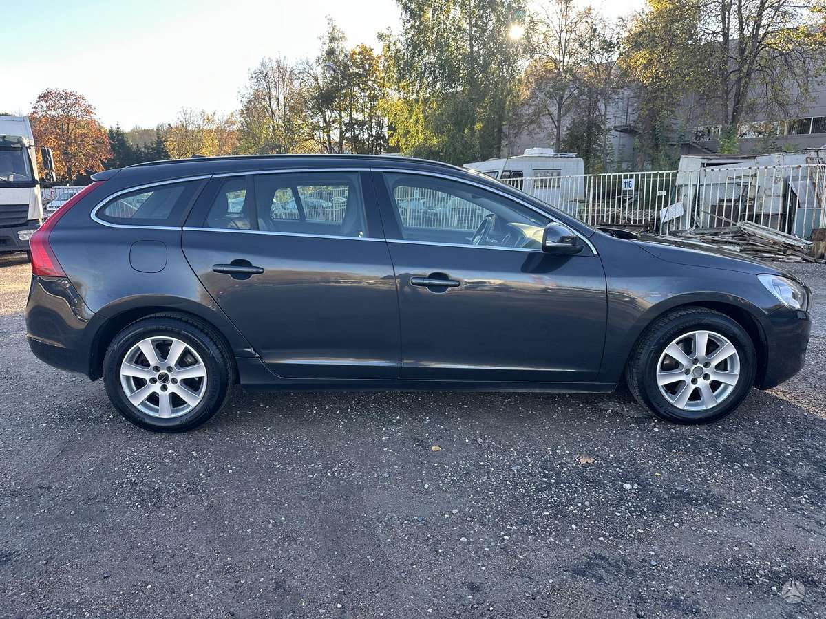 Volvo V60 2011 — двигун 1560 cm³, 114 HP (84kW)
