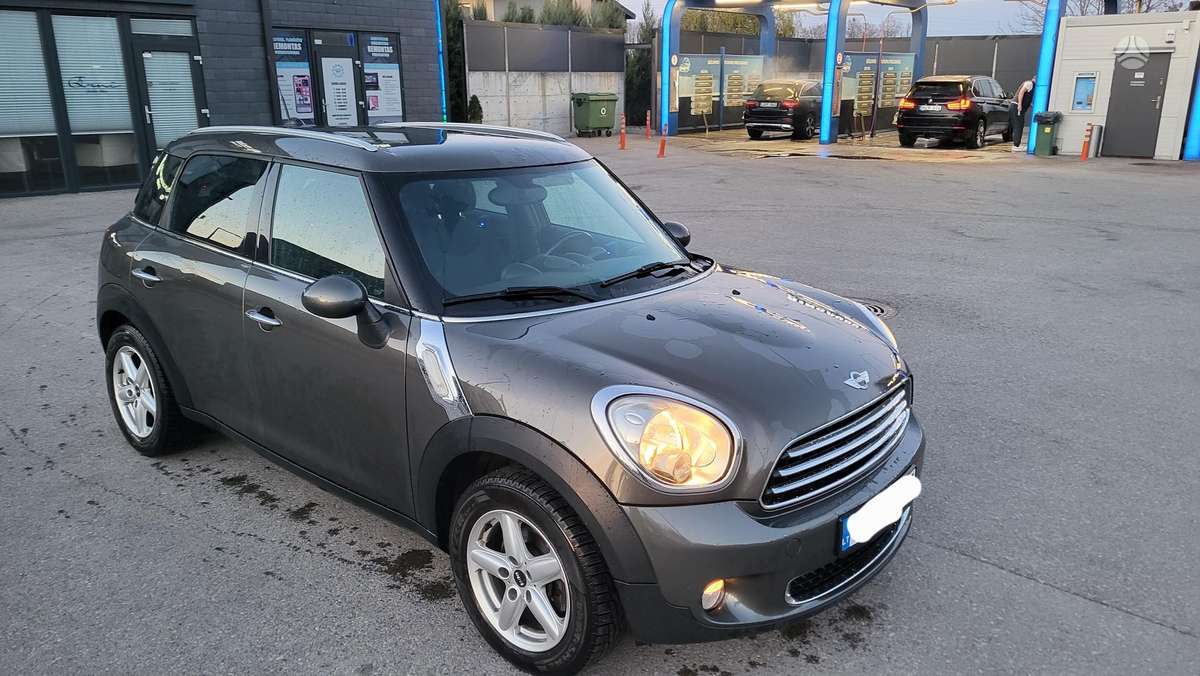 Mini Countryman 2011 — rear view