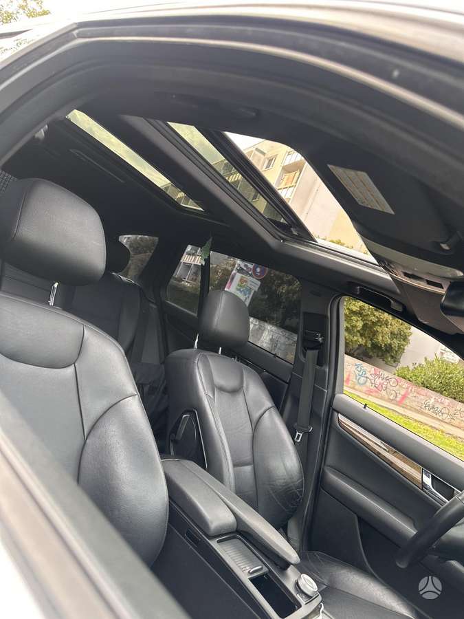 Mercedes-Benz C320 2009 — photo 11