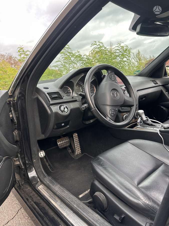 Mercedes-Benz C320 2009 — photo 13