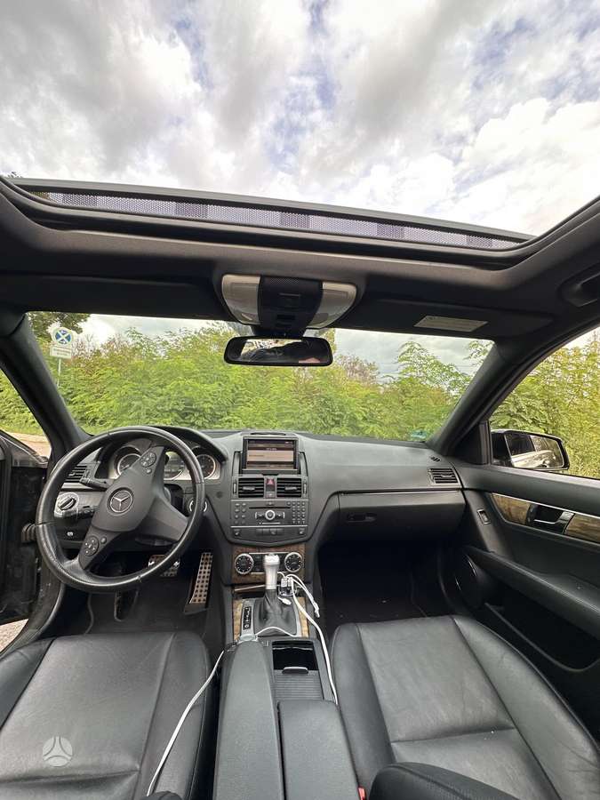Mercedes-Benz C320 2009 — photo 14