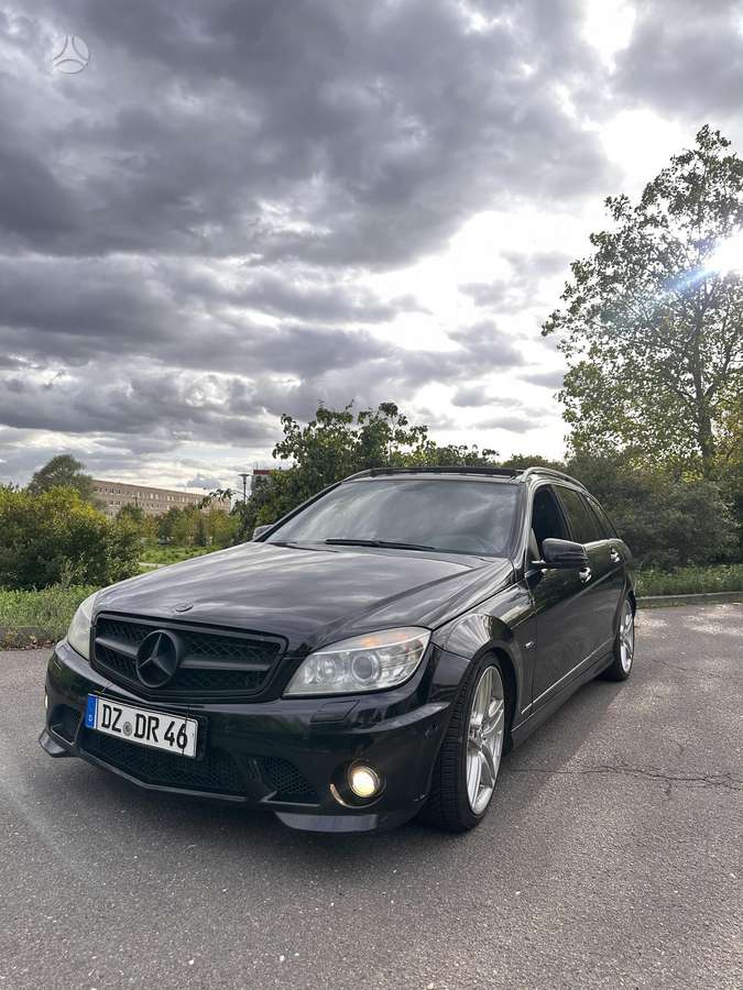 Mercedes-Benz C320 2009 — interior