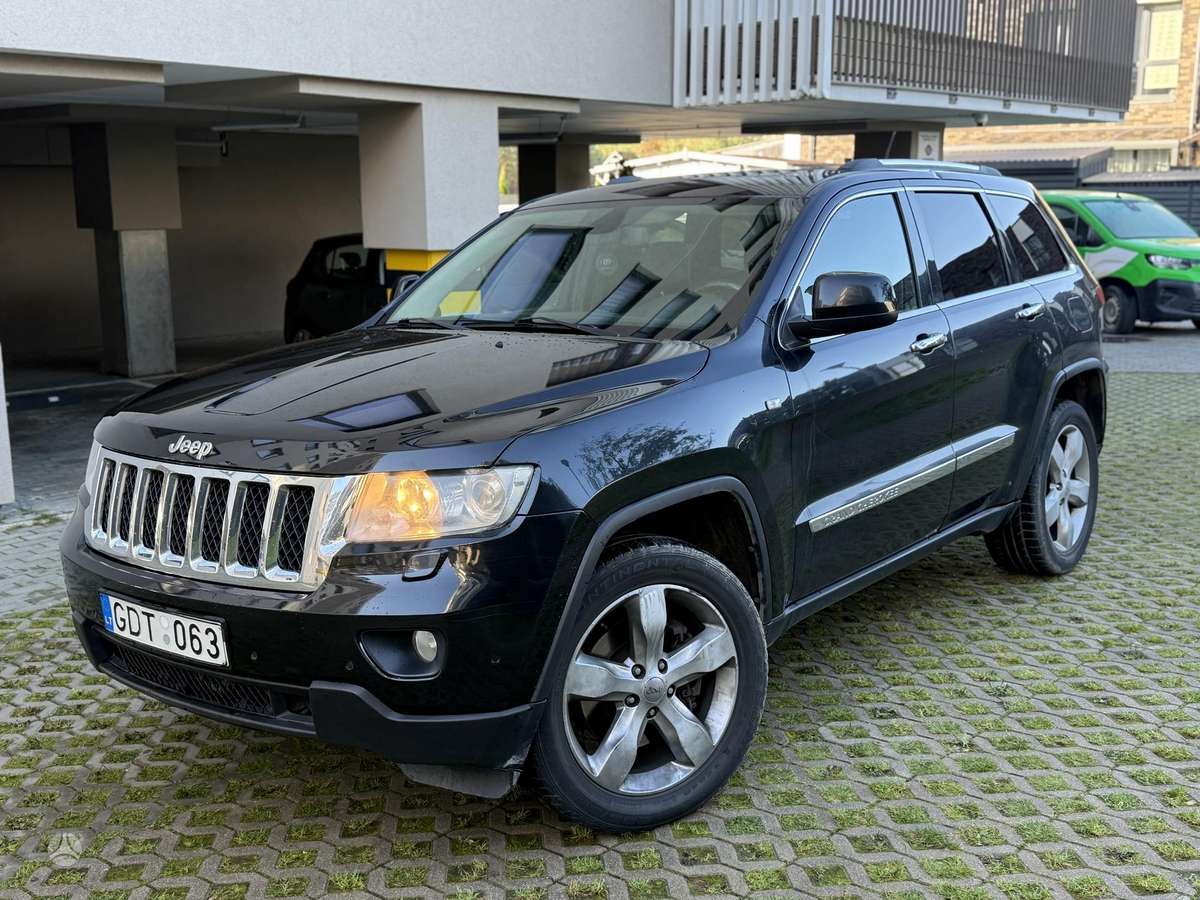 Jeep Grand 2012 — rear view