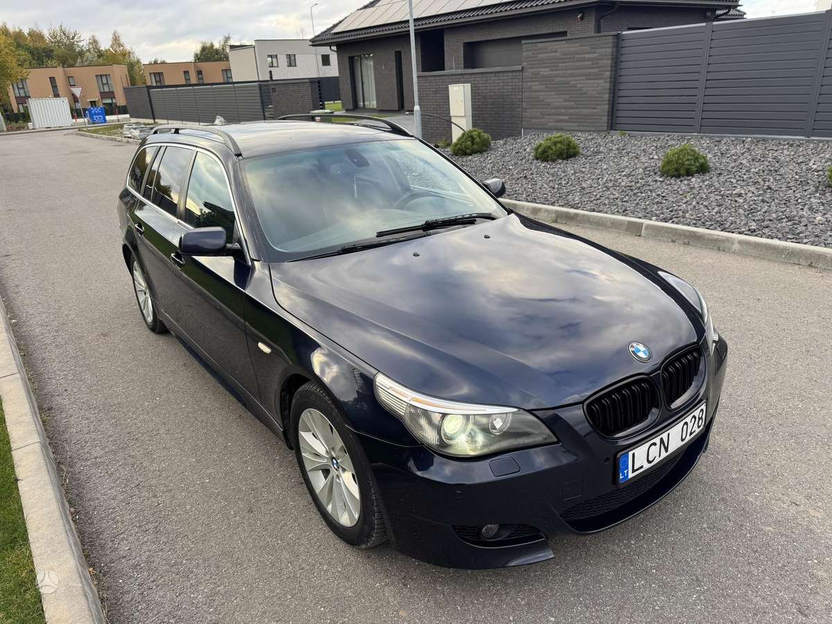 BMW 525 2005 — rear view