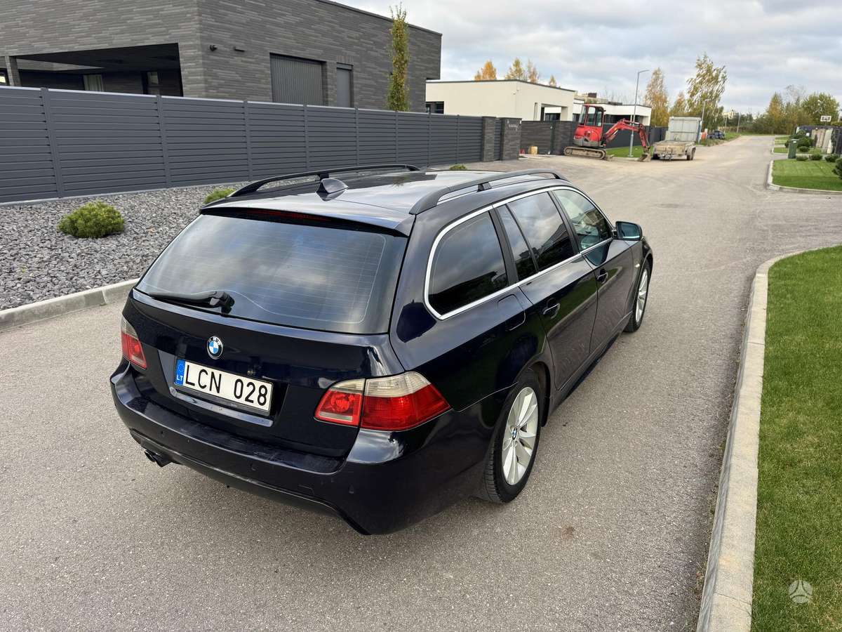 BMW 525 2005 — interior