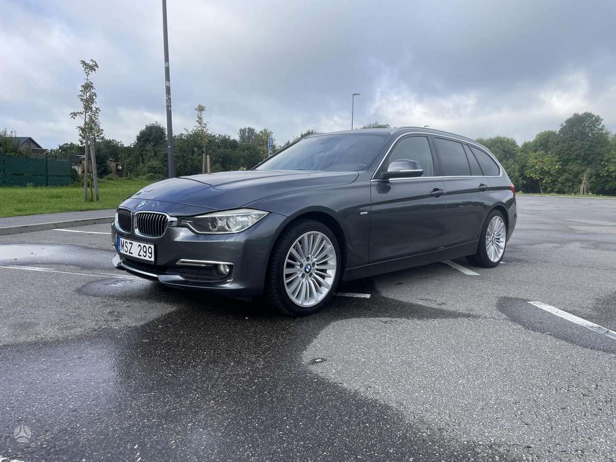 BMW 318 2015 — rear view