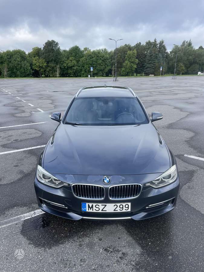 BMW 318 2015 — interior