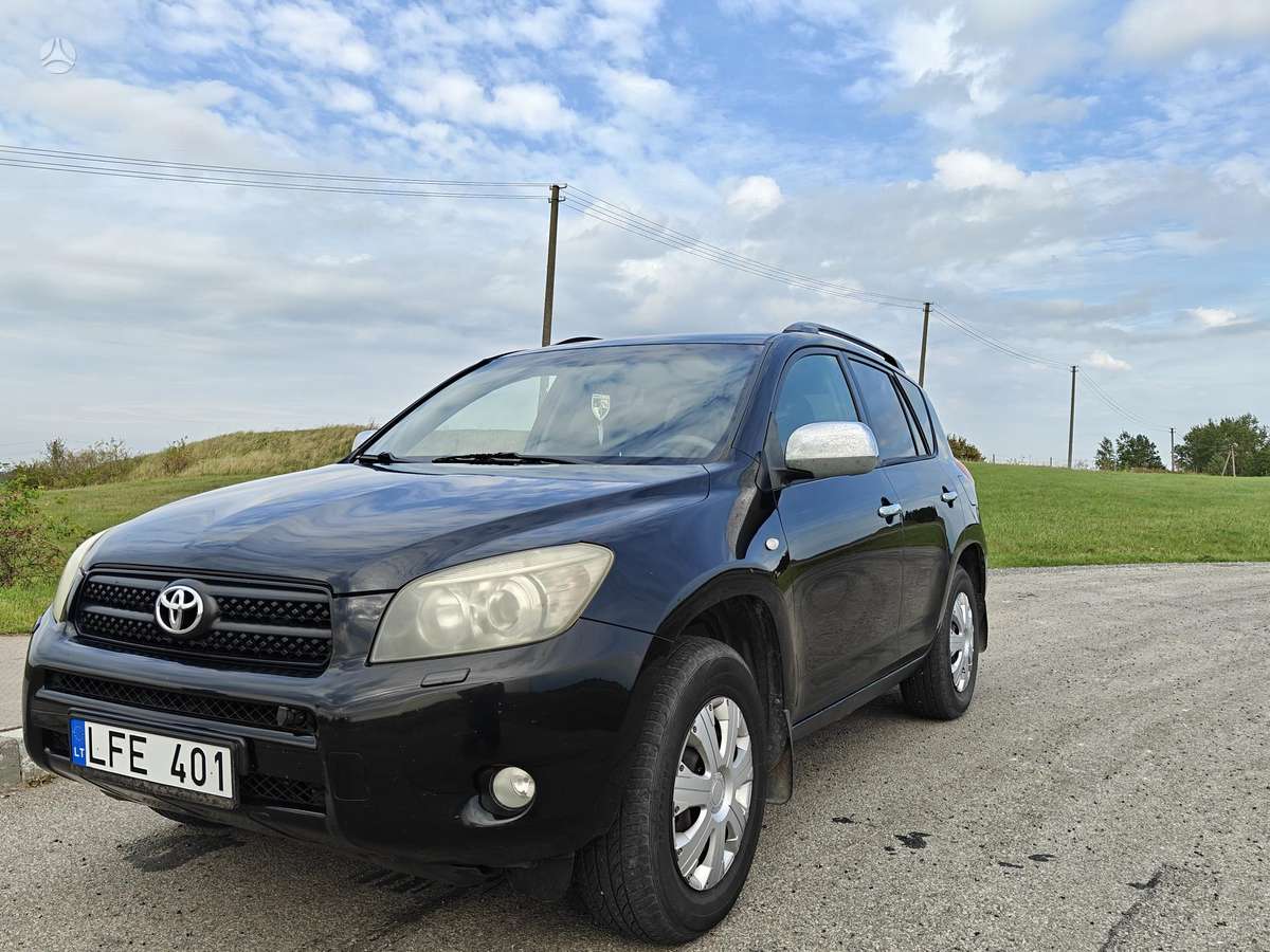 Toyota RAV4 2006 — салон