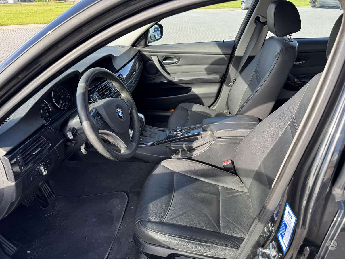 BMW 320 2010 — photo 12