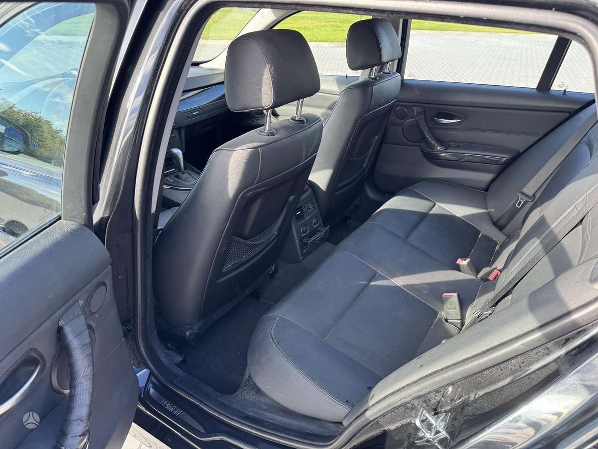 BMW 320 2010 — photo 15
