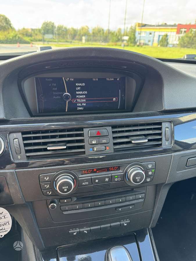 BMW 320 2010 — photo 18