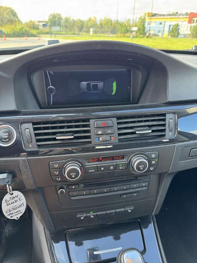 BMW 320 2010 — photo 19