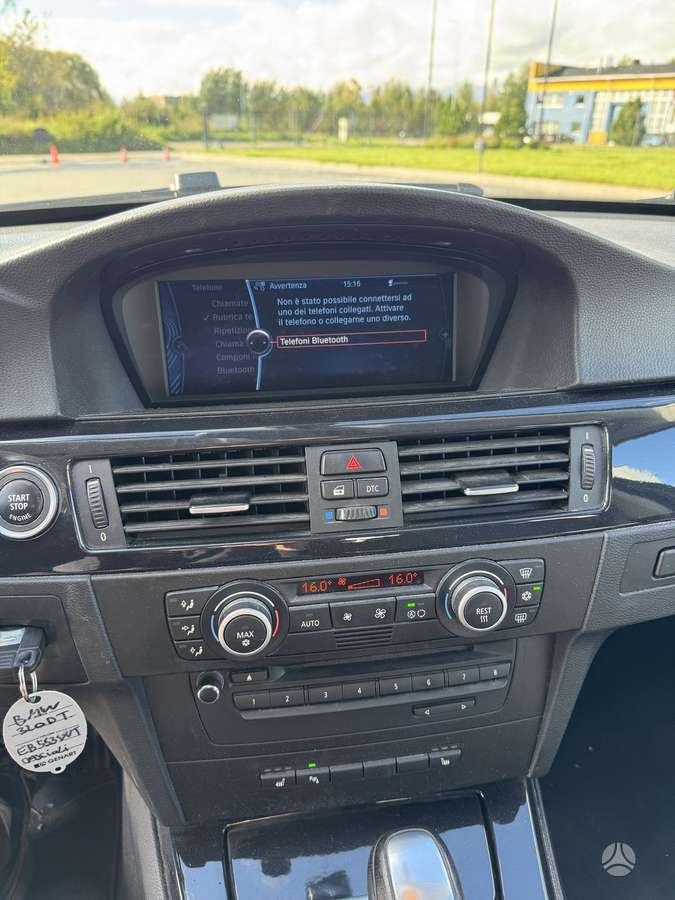 BMW 320 2010 — photo 21