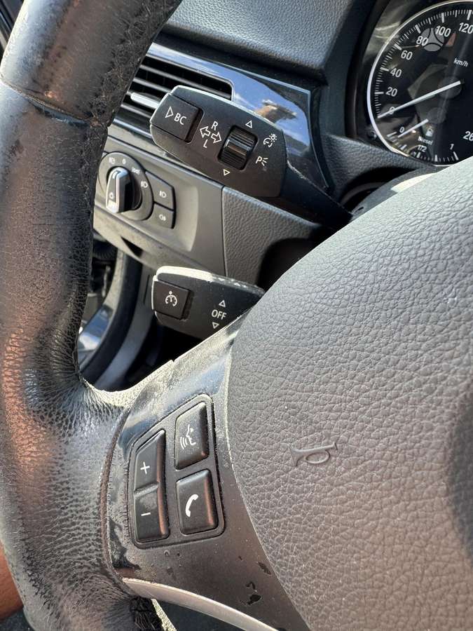 BMW 320 2010 — photo 23