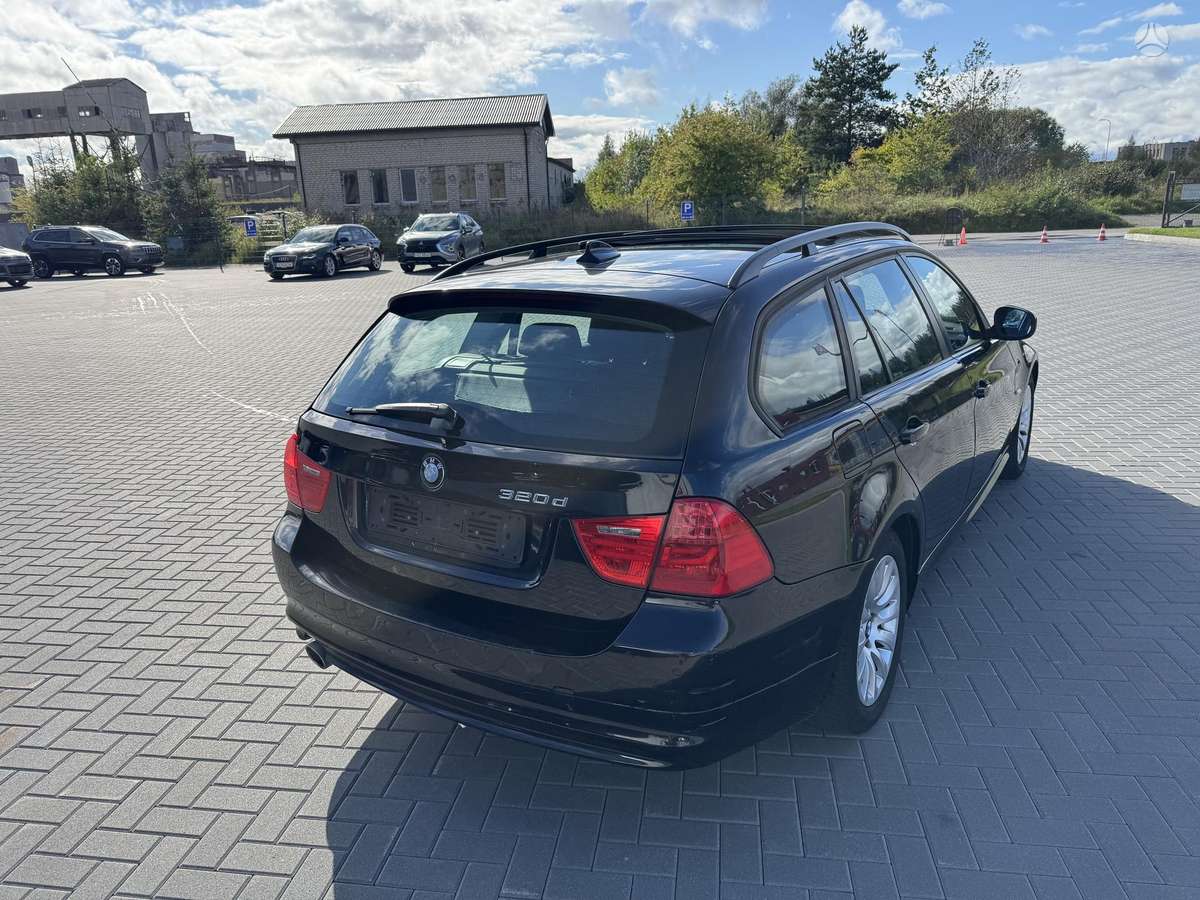 BMW 320 2010 — photo 5