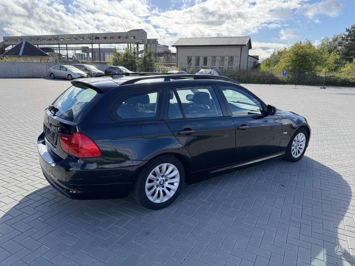 BMW 320 2010 — photo 6