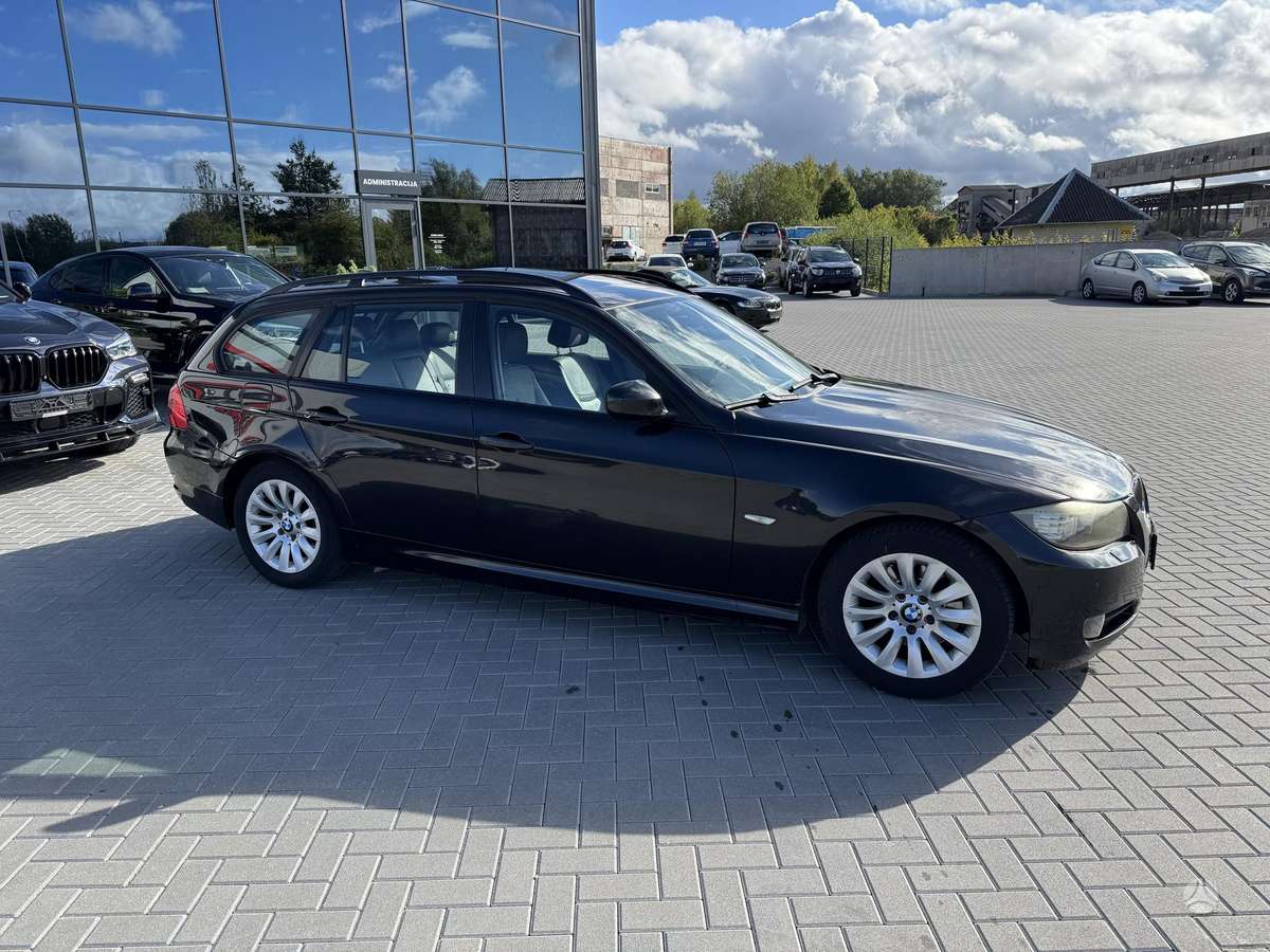 BMW 320 2010 — photo 7