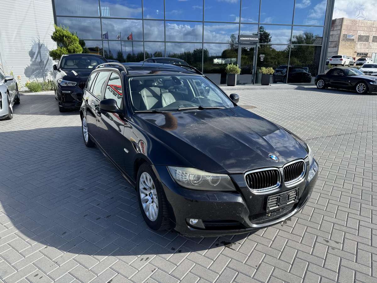 BMW 320 2010 — photo 8