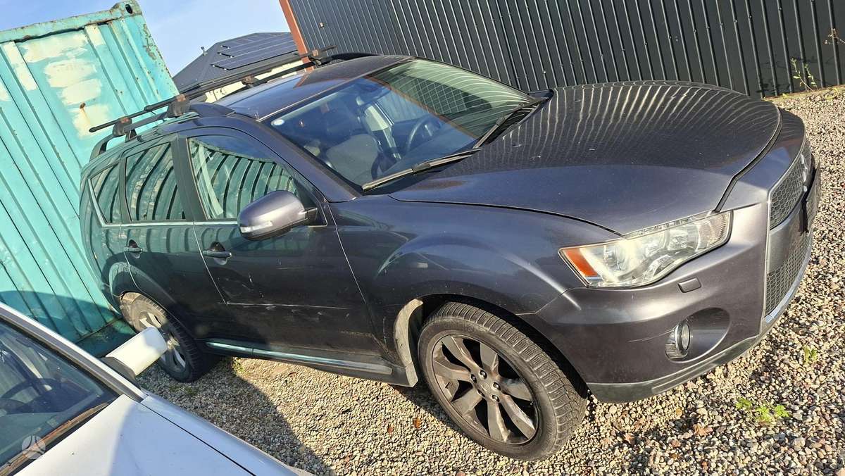 Mitsubishi Outlander 2012 — салон